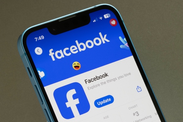 See Your Girlfriend's Messenger Messages