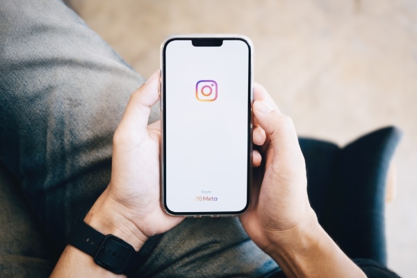 See Other People's Instagram Messages